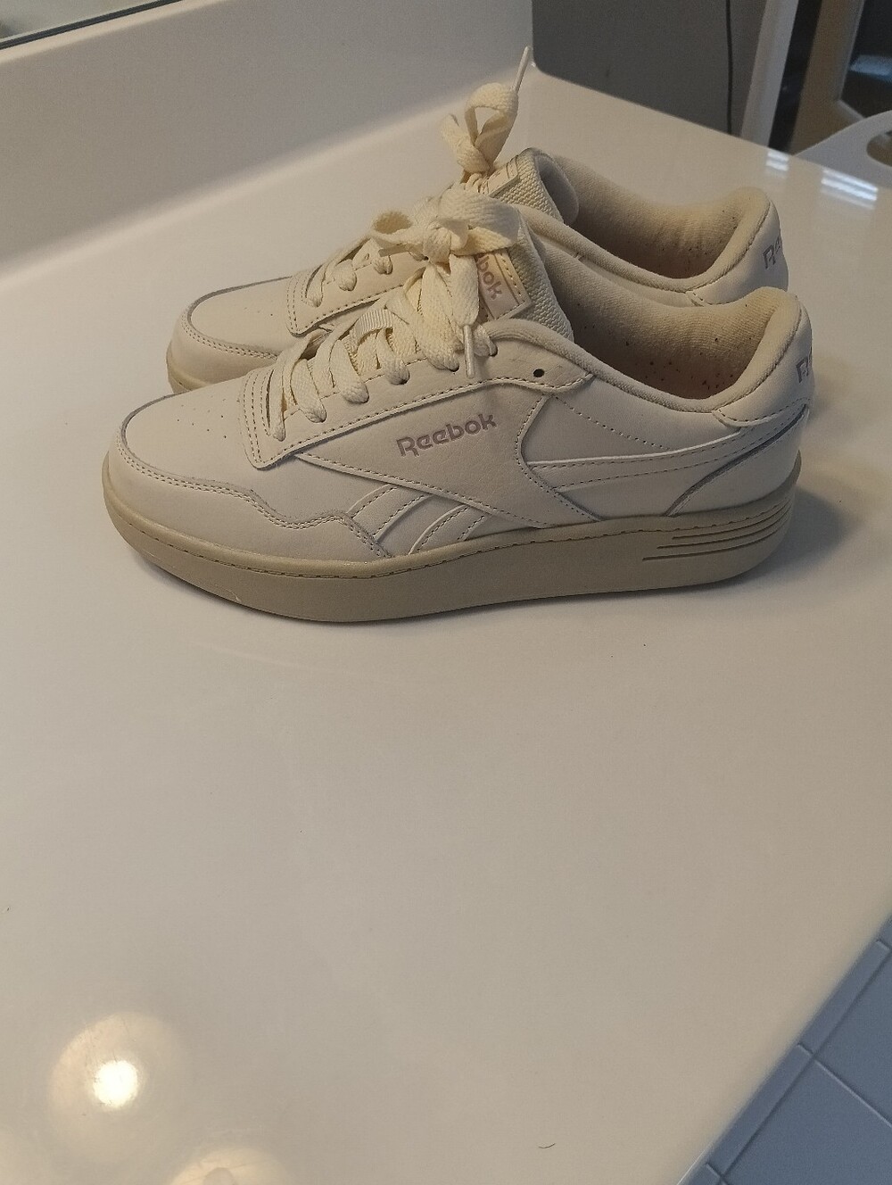 Reebok Club C 85 Vintage Off-White Cream Leather Sneakers Women's 7.5